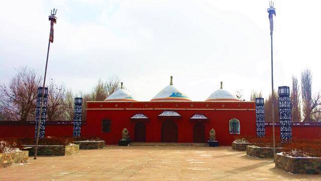 因新疆和硕特蒙古部落著名的学者札雅·班迪达曾当过这座庙的主持,在