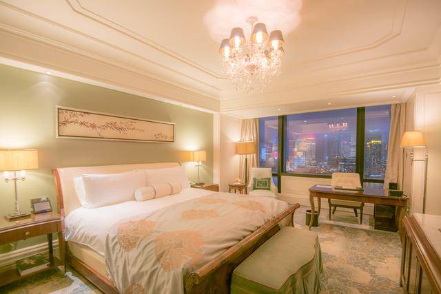 这里只能进男士 而且入座还要按辈份