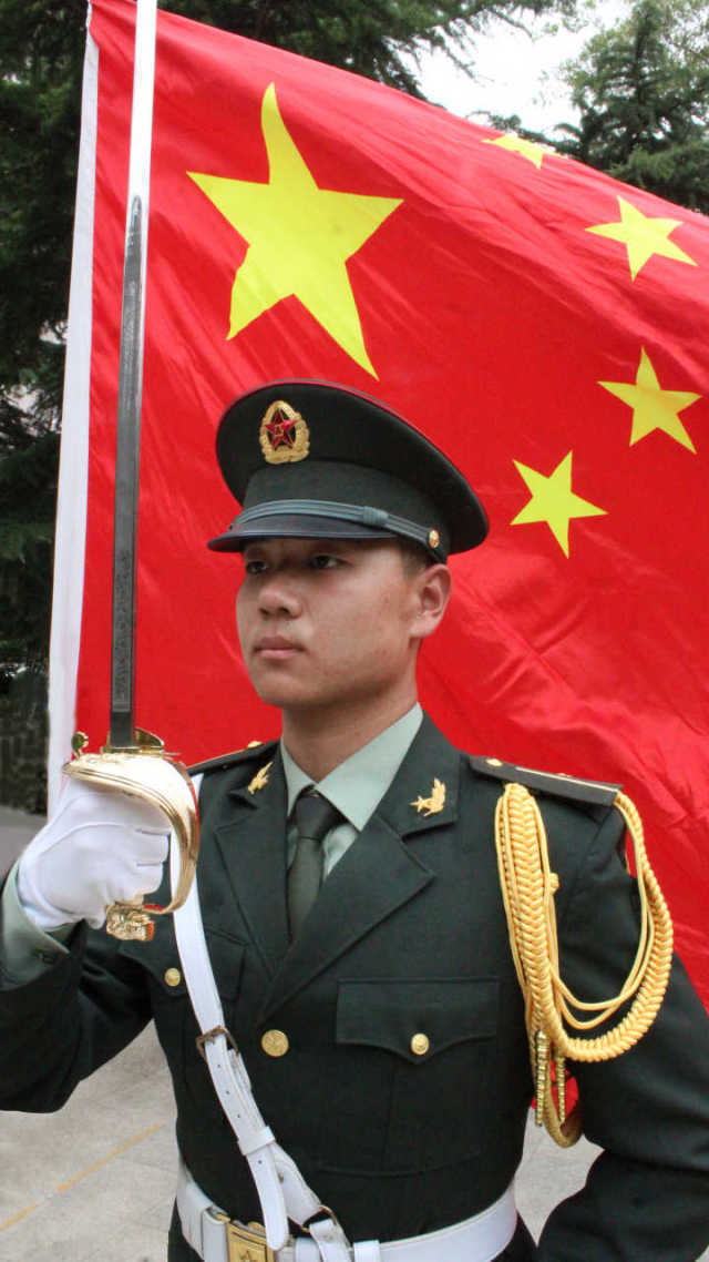 恭喜李杨获得第二届全国高校十佳优秀升旗手荣誉称号让我们一起为他打