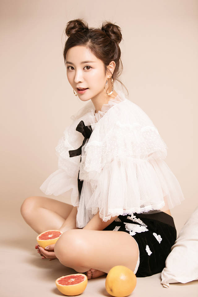 王艺凝最新写真曝光 甜美笑颜尽显青春活力