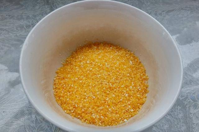 金黄软糯的玉米糁南瓜汤