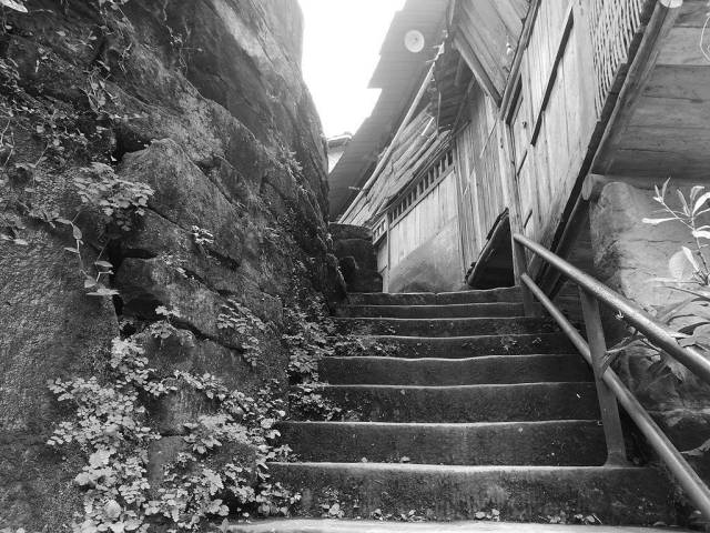 荞坝古镇位于四川乐山马边县向东三十多公里处,这是一座拥有上千年