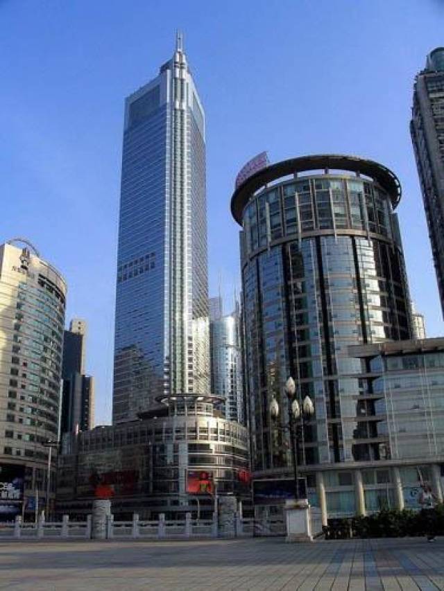 1,英利国际金融中心:英利国际金融中心位于重庆渝中区民权路28号国贸