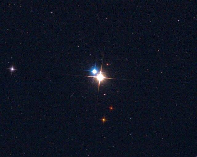 位于北斗柄中部的开阳星(大熊座ζ,mizar)是个典型的例子.