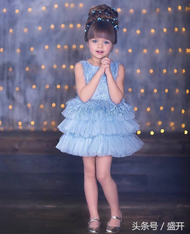 世界最美的小女孩,6岁的她用一双蓝色的眼睛征服了世界