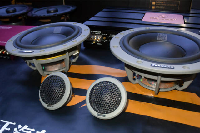 丰田卡罗拉升级两台卡莱维尔帝黑金梦幻四 带给你不一样音乐享受