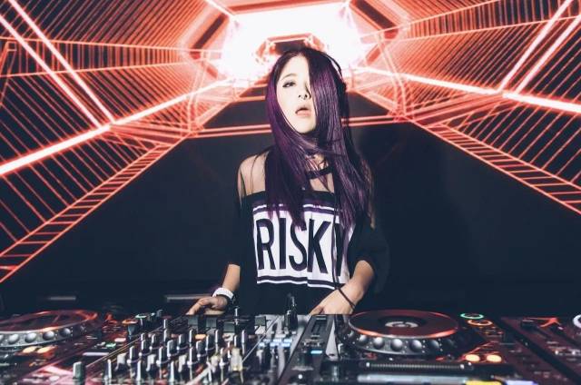 11/03 dj rayray|受邀ade,ultra的她是台湾的首席dj