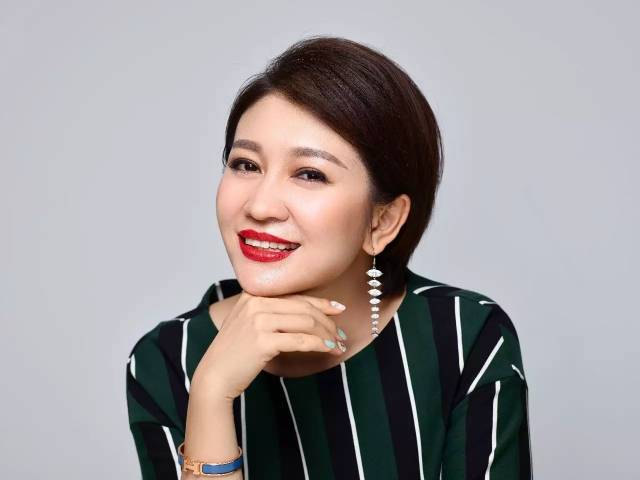 大学生创业导师 《非你莫属》最受欢迎女boss,深得观众喜爱 刘佳勇