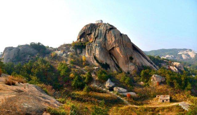 = 鐵寨= 鐵寨位於黃陂區與大悟縣交界處,是一顆晶瑩剔透的綠色明殫.