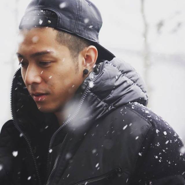 他是创作版陈奕迅,痞帅如陈冠希,喜欢听粤语歌