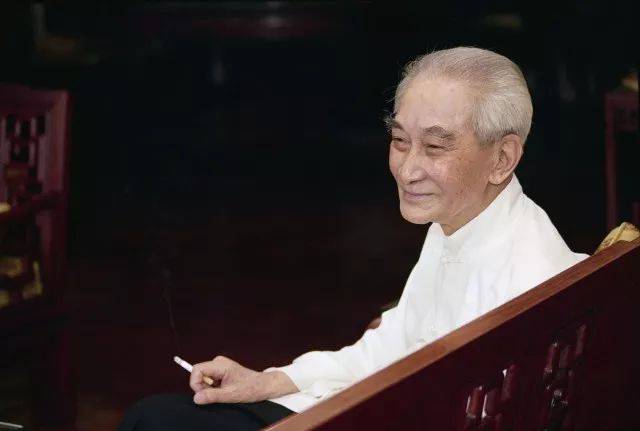 精研儒,释,道,将中华文化各家思想融会贯通,是当今享誉中外的文化大师