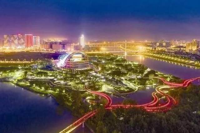 华丽的重生 2014年5月,燕尾洲公园开园, 一时间金华城万人空巷, 公园