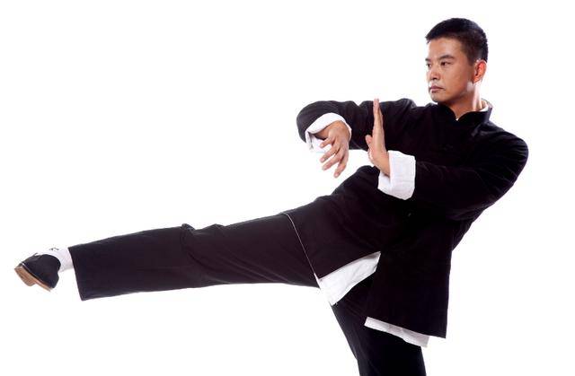 咏春一级传人李连杰的贴身护卫挑战散打冠军被踢断肋骨