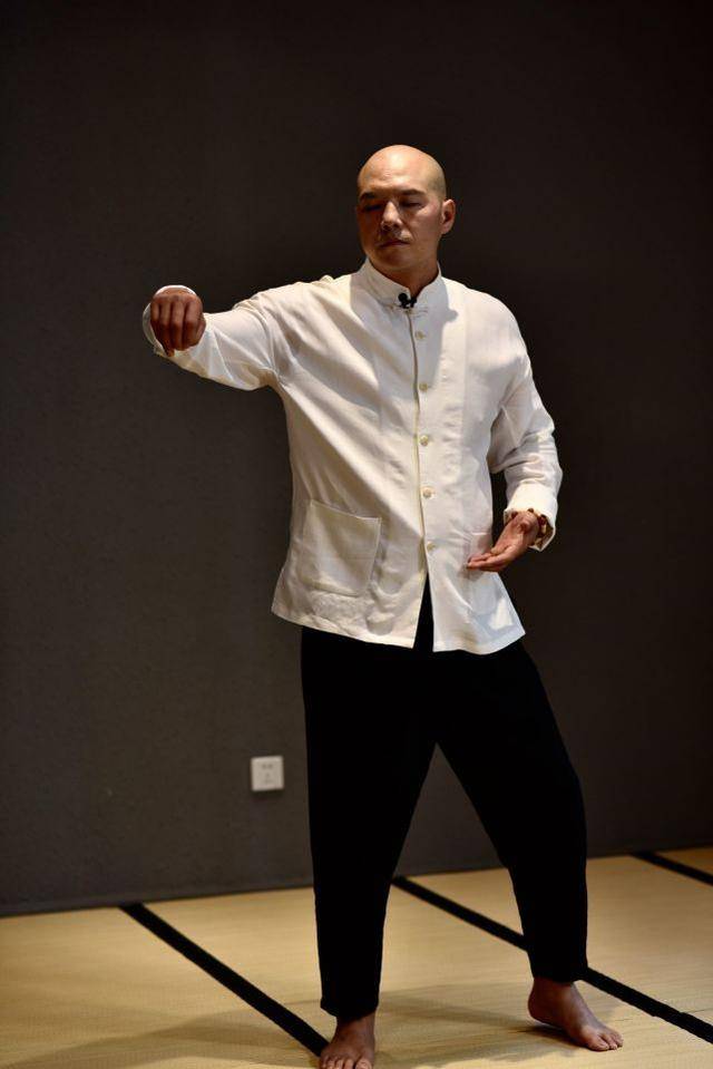 王战军首度承认太极拳不能打,网友:不能单手破裸绞了?