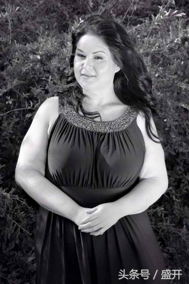 美国700斤重女孩经过11次手术,成为性感的美女