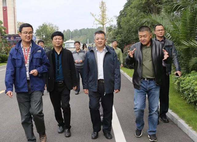 市人民政府副市长吴东来,市工信委主任吴继君,开发区党工委委员