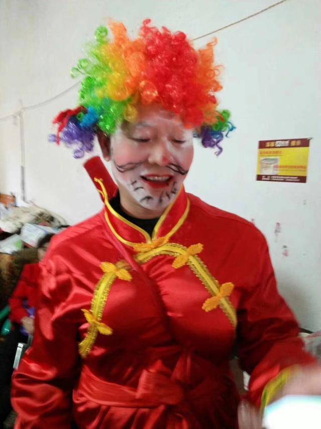 真的是烧火佬的打扮,强强强!