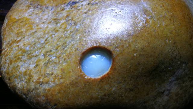 有石包玉的看过来:三招儿教你看懂石包玉,速拿你的和田玉来比对