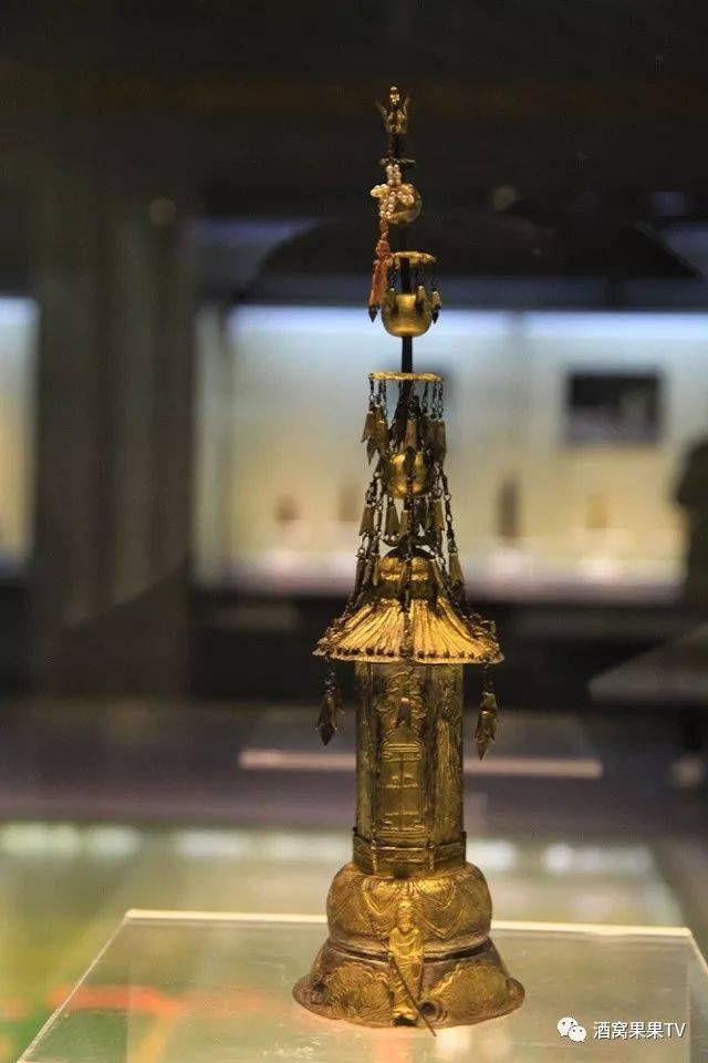 贴金彩绘浮雕七佛柏木舍利塔