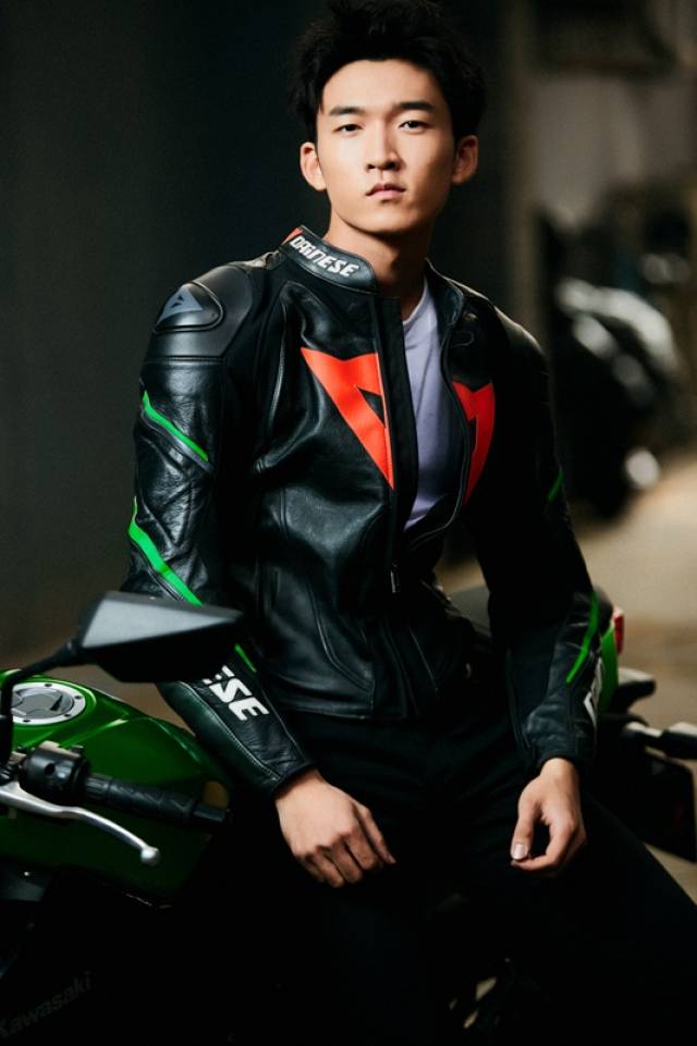 生日快乐!北京小爷石云鹏冷峻演绎骑士精神