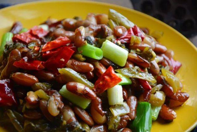 一盘下酒又下饭的菜——酸菜炒红腰豆