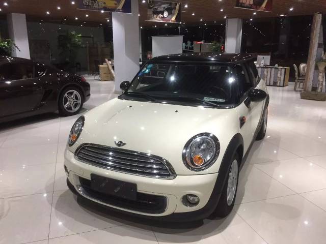 車已到店:寶馬mini,1.6排量,車況精品,首付4萬開回家