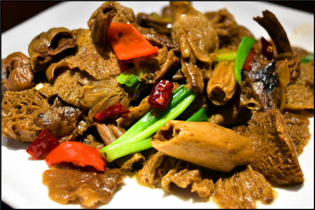 【油焖梨菇】 梨菇可是健康天然的山珍,爽脆可口.