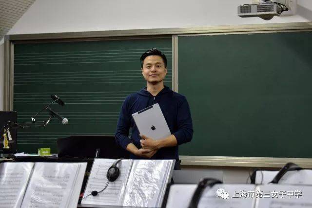 展示主题 科技高速发展的21世纪,如何运用高科技设备与软件,改变传统