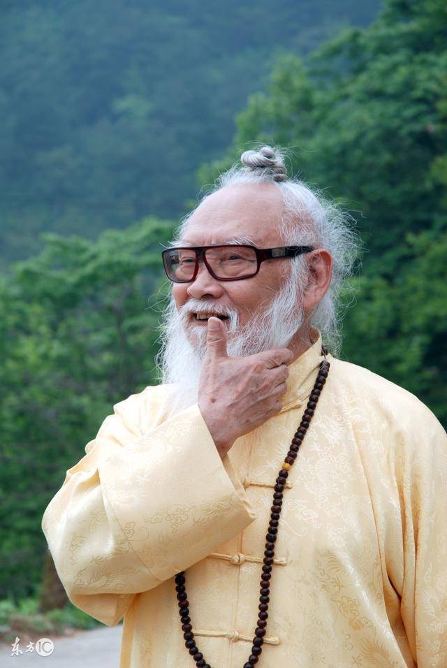 妈带我去算命高人说准了很多事我就只记住这最后一句