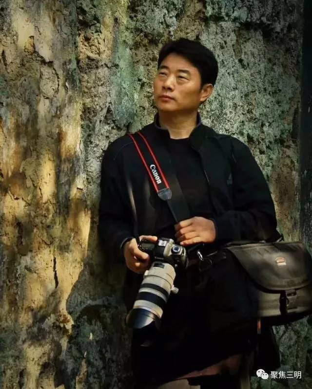 一张照片感动世界:《僧侣的姿态》荣获美国全球摄影大奖