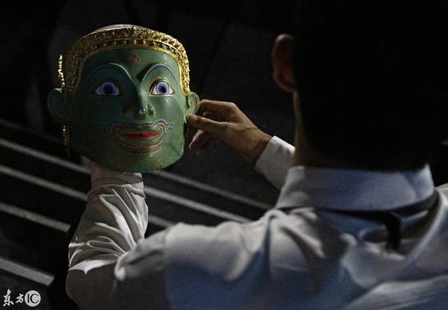 泰国传统面具舞蹈表演面临销声匿迹