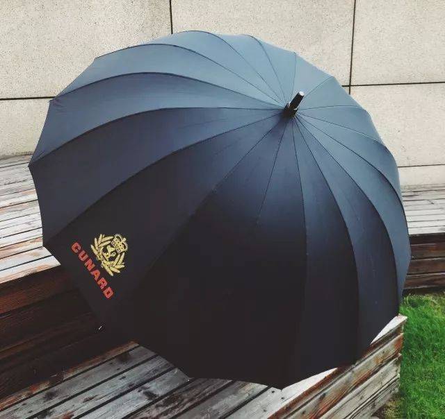 尽在冠达邮轮 静待你来发现 长柄伞也是kingsman的经典