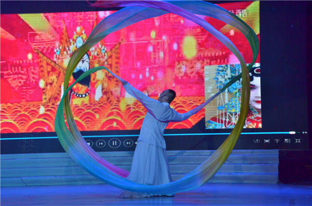 心系留守儿童助力贫困王永志戏曲公益群星演唱会璀璨阜城