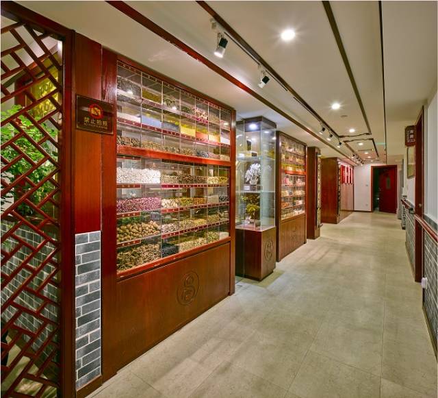 看药材标本认识穴位学抓药,本周六去重庆铭医堂医院体验当小中医