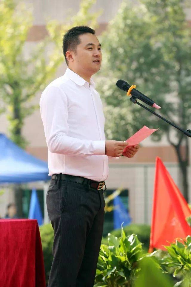 董事长潘栋民和业主的致辞让大家热血沸腾 而接下来的项目 更是真刀