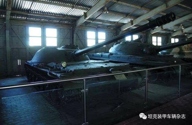 t-44底盤改裝得到的416工程,後改名為su-100m殲擊車(和老su-100m重名)