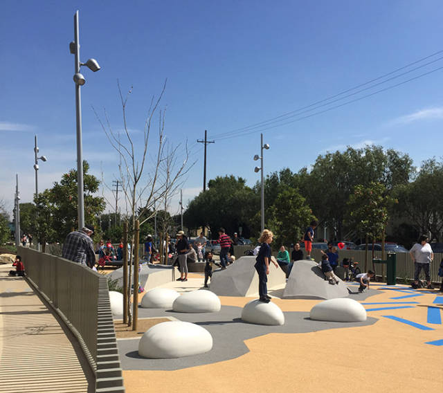 【案例赏析】室外活动延伸社区空间,美国艾西赫拉公园景观设计