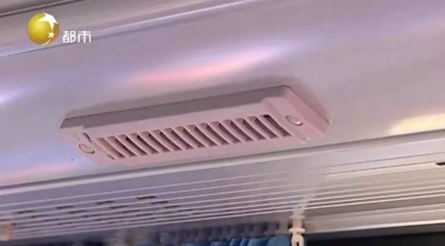 这批新能源公交车的空调出风口都改成了侧出风口,不管冷风暖风,吹到
