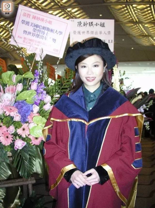 曾是黑帮大嫂,签约tvb留下多部经典,转战商圈成绩斐