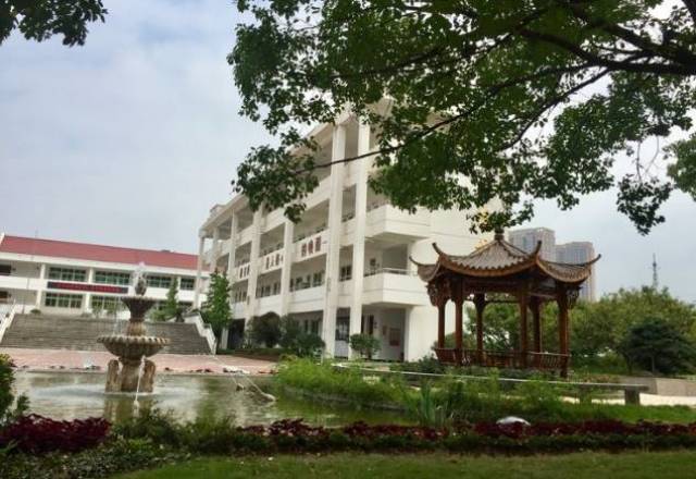 一群宁波老师,参观江东中学后表示:惊奇不止一点点!
