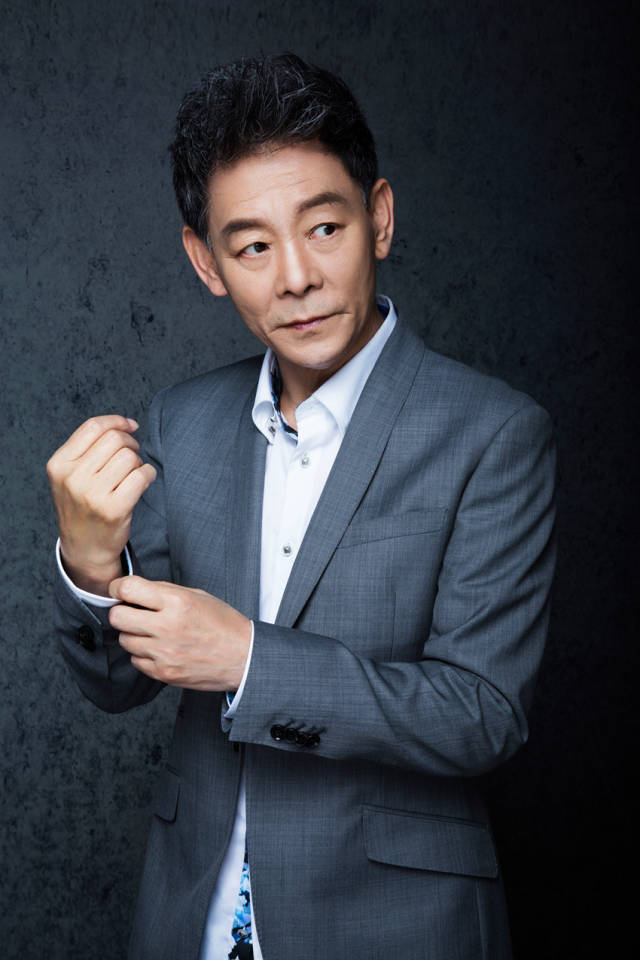 高清组图:潮叔李光复西装大片来袭 举手投足凸显绅士范儿