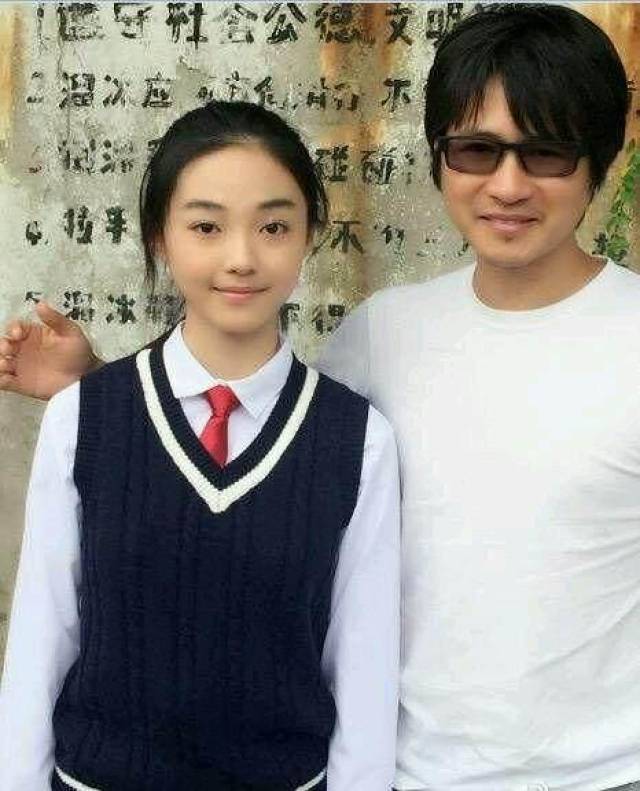 可14岁的贾川西明明和吴倩长得一模一样啊,都是清纯脱俗充满灵气的