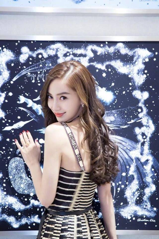 赵丽颖出席活动比baby脸还小,怎么瘦下来的?