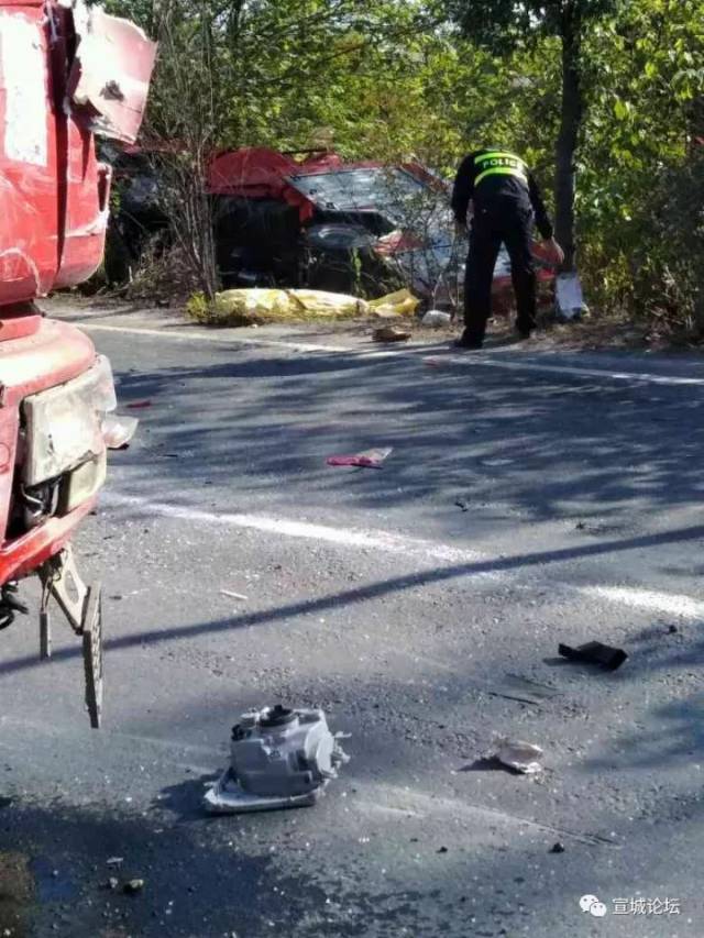 驚!黃渡突發嚴重車禍,死兩人,現場恐怖(附視頻)