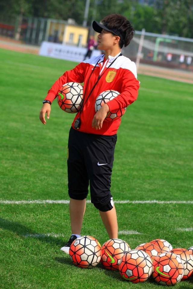 西足球场(板球) 指导教师:刘天彪老师,马运超老师,毕妍老师,李根老师