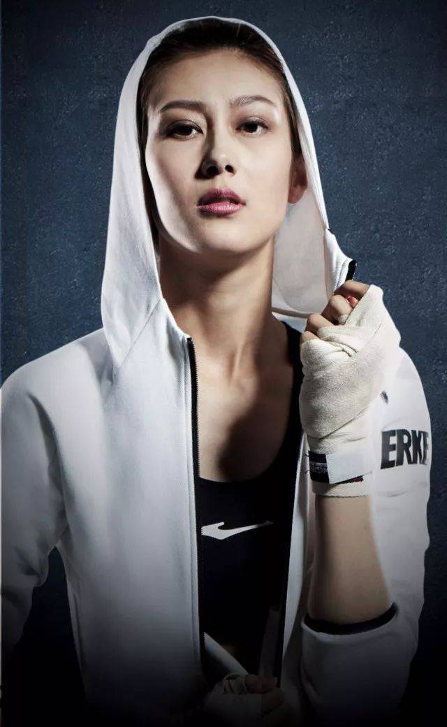 邱蔷凭实力和努力说话 让镁光灯齐齐聚焦,让万人为之疯狂打call 成功