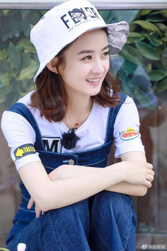 赵丽颖出席活动比baby脸还小,怎么瘦下来的?