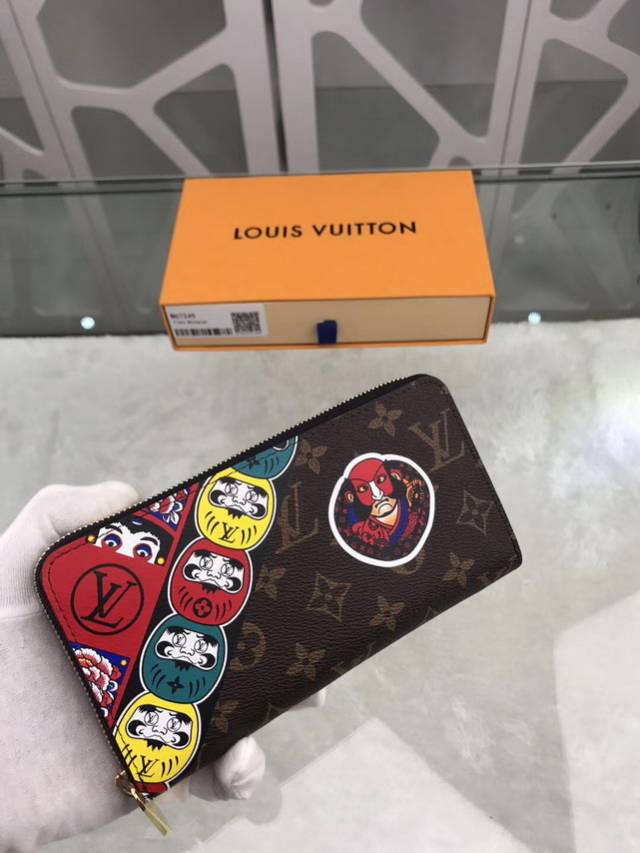 louis vuitton路易威登lv 歌舞伎图案拉链钱夹 m67249