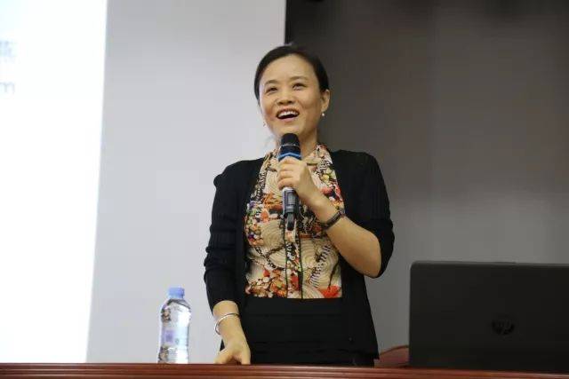 杨晓燕老师以自己的亲身经历与现场教师分享了自己对校园心理危机干预