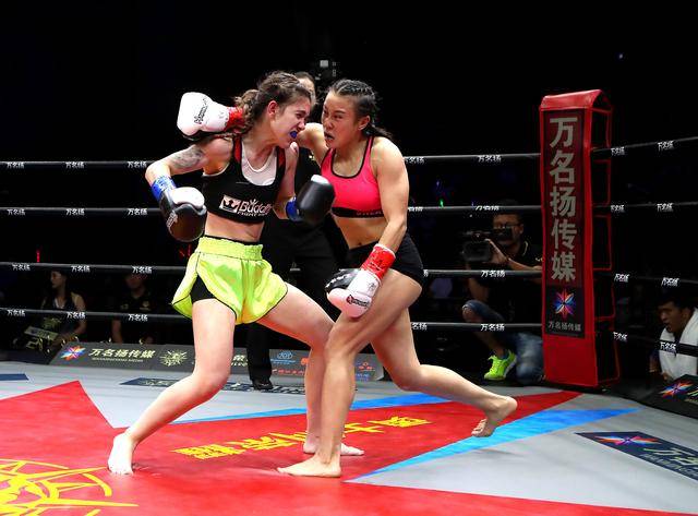 中国格斗美女遭遇欧洲搏击冠军 竟把对手打毁容